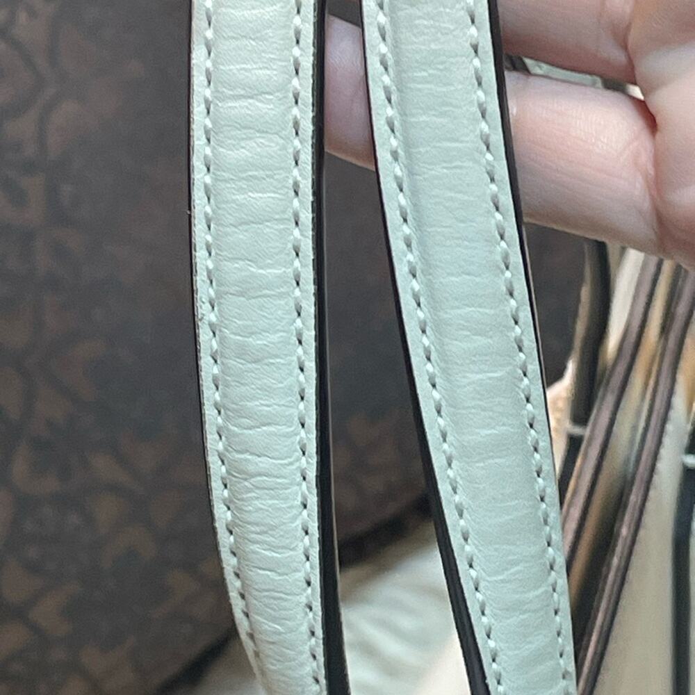 Gucci Ivory Leather tote / Hand Bag in good condition, comes with a COA - Picture 4 of 9